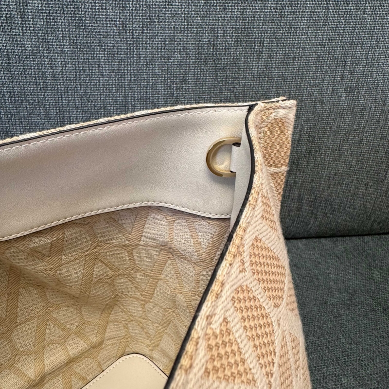 Va1e*ntin0 shopping bag